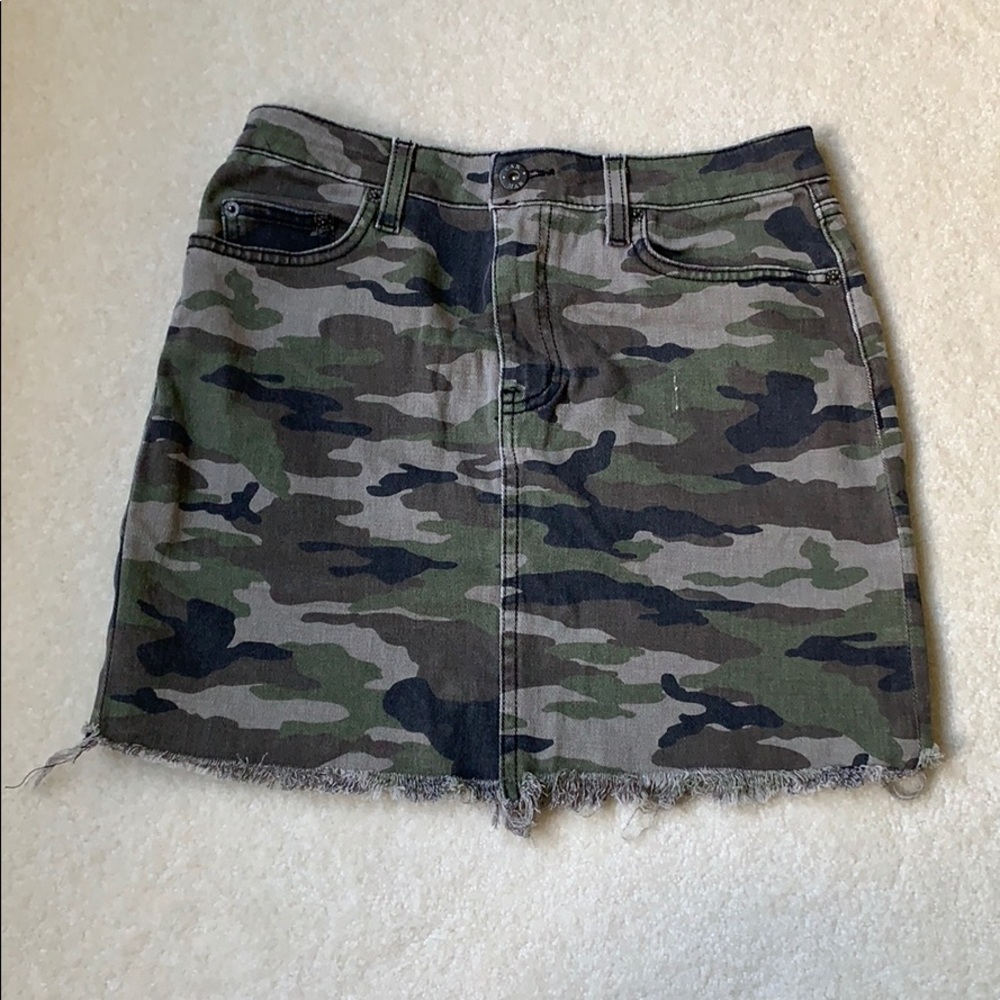 LF Distressed Camo Skirt - Picture 1 of 3